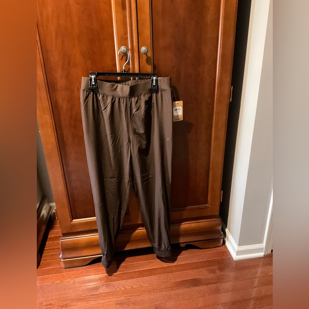 NWT Asics  Brown Active Jogger Pants - Comfortable Everyday Wear Size Large